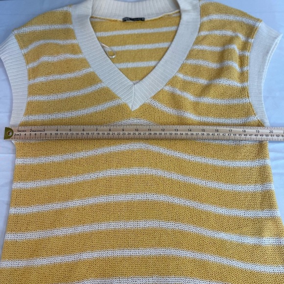 Zara Striped Sweater Vest Size Small Yellow and White NWOT - Picture 8 of 9